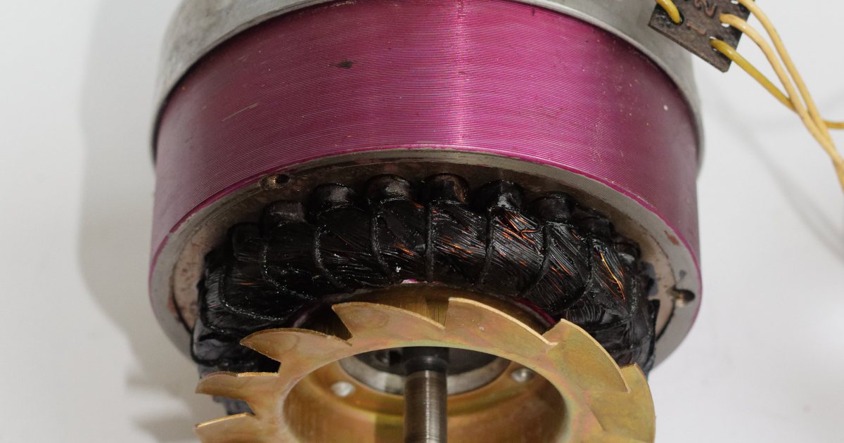 Stator ve rotoru birleşik asenkron motor, fan çarkı görünümünde