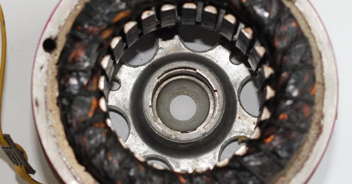 Stator oluklarındaki sargı telleri makro çekim