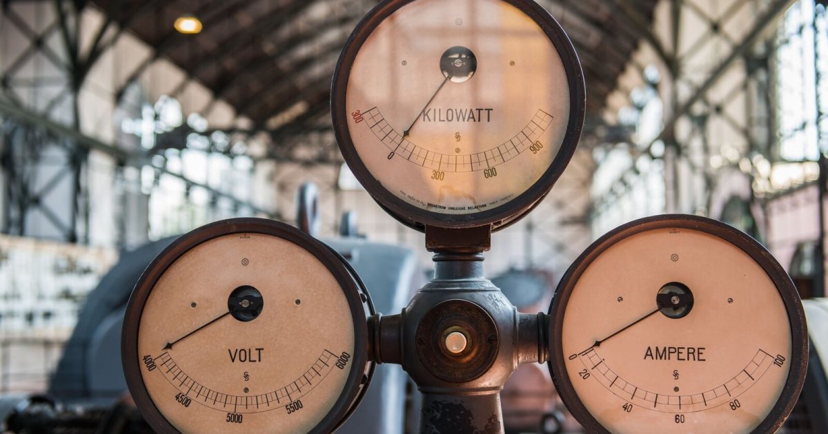 Volt, kilowatt ve amper göstergeli eski ölçüm seti