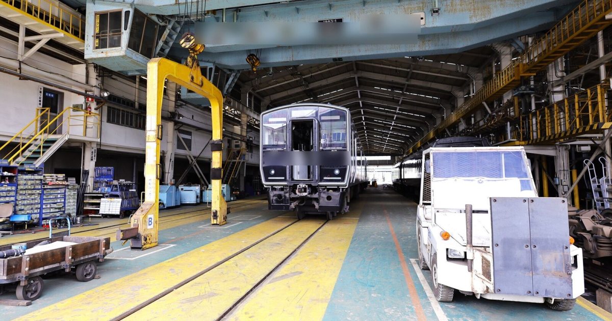 Bakım deposunda revizyon bekleyen ray dizisi