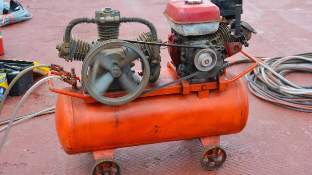 Kompresör Motoru Seçimi: Pistonlu ve Vidalı