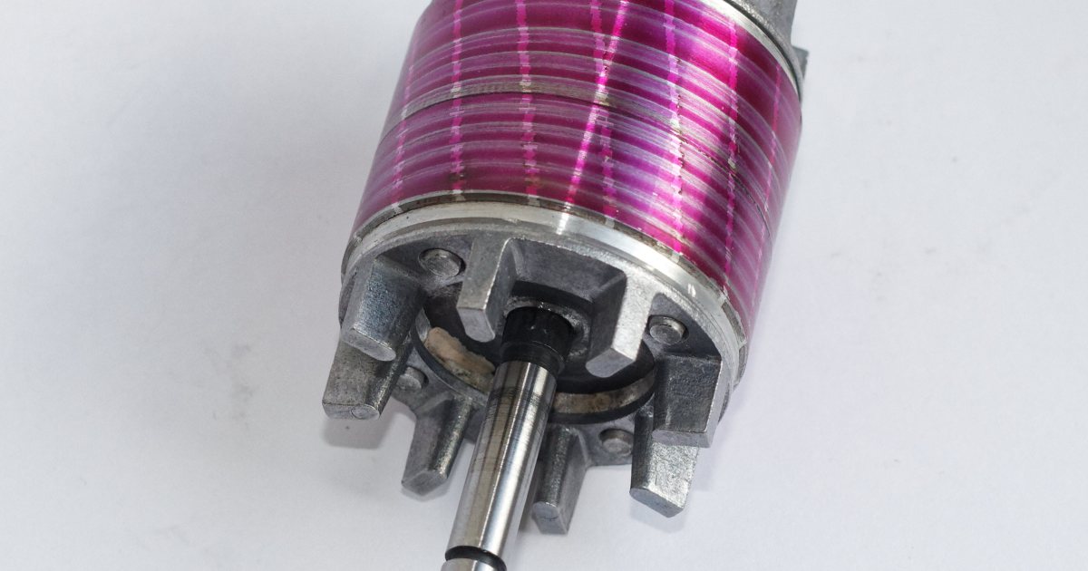 Sincap kafesli motor rotoru, döküm kanatçıklarıyla
