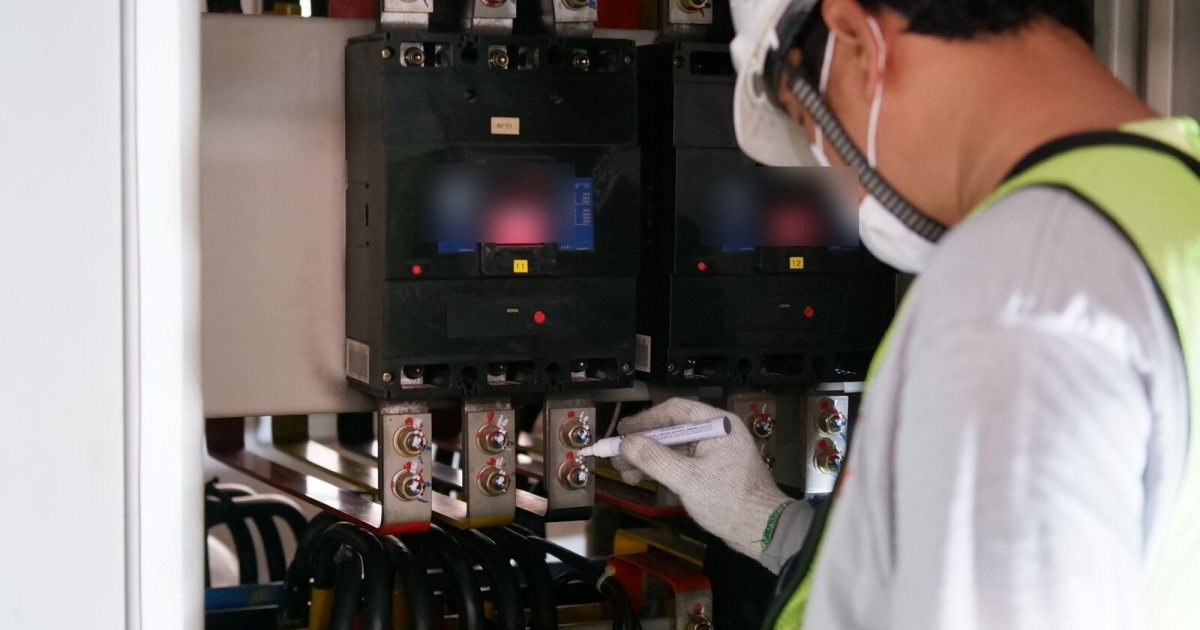 Motor kumanda panosunda şalter ve bara bağlantıları